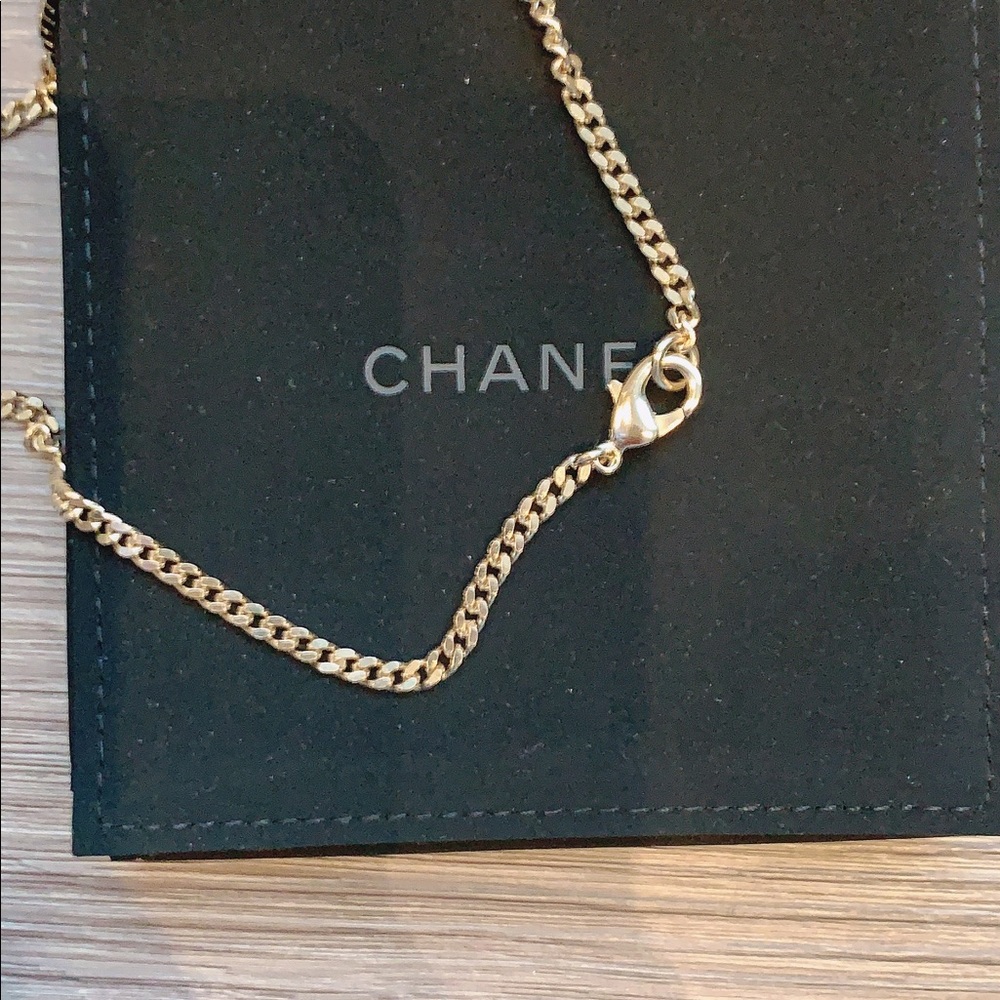 Chanel Gold-Tone Rectangular Cc Logo Pendant Neck… - image 5